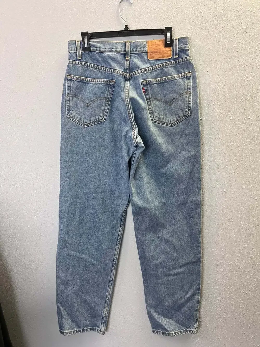 Vintage 2000 Levis 550 Relaxed Fit Tapered Jeans Mens 33x32 Medium Wash 0433